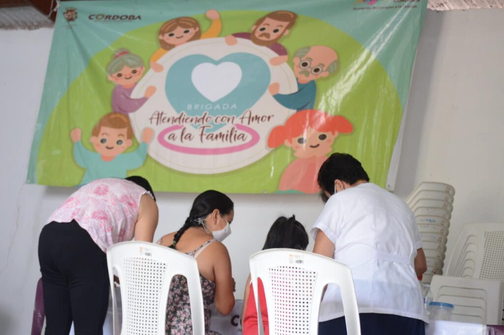 La Brigada Atendiendo Con Amor A La Familia Llegó A La Comunidad De Rancho Herrera Dif Córdoba 7046