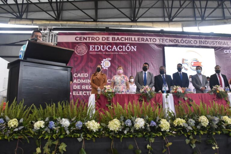 DIF asiste a la Graduación de alumnos de CAED y CBTIS 47.