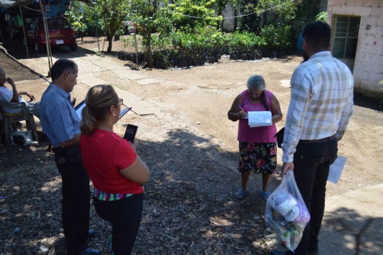 Entregamos despensas a las familias de la Localidad de Zacatepec.