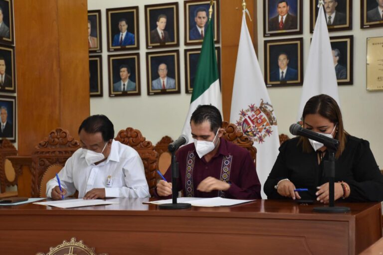 Firma del Convenio con el Centro Estatal de Justicia Alternativa de Veracruz.