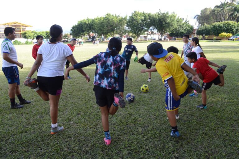 DIF da inicio a la Escuela de Fútbol “De Corazón al Deporte” en las Comunidades Rurales.