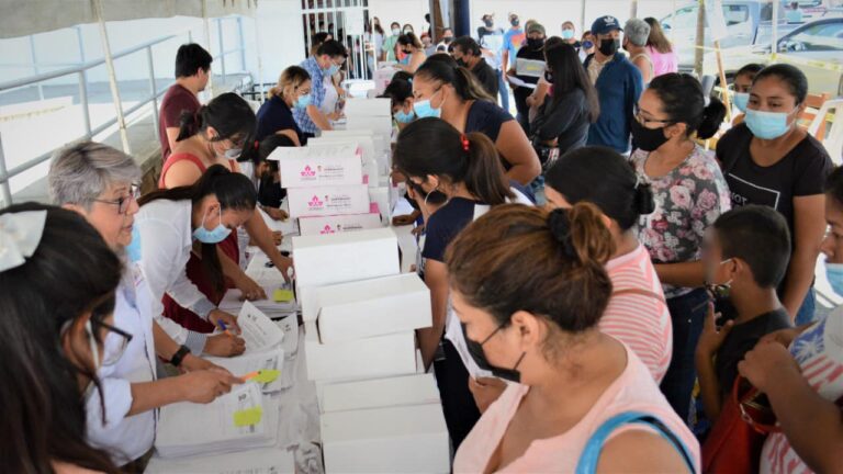 Gran éxito la entrega de zapatos de la campaña “Calzando Sueños”