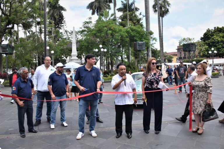 Iniciamos con los festejos del Día del Abuelo con la exposición de Autos Clásicos “Recordar es volver a vivir”