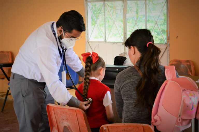 Brigada “Atendiendo con Amor a la Familia”