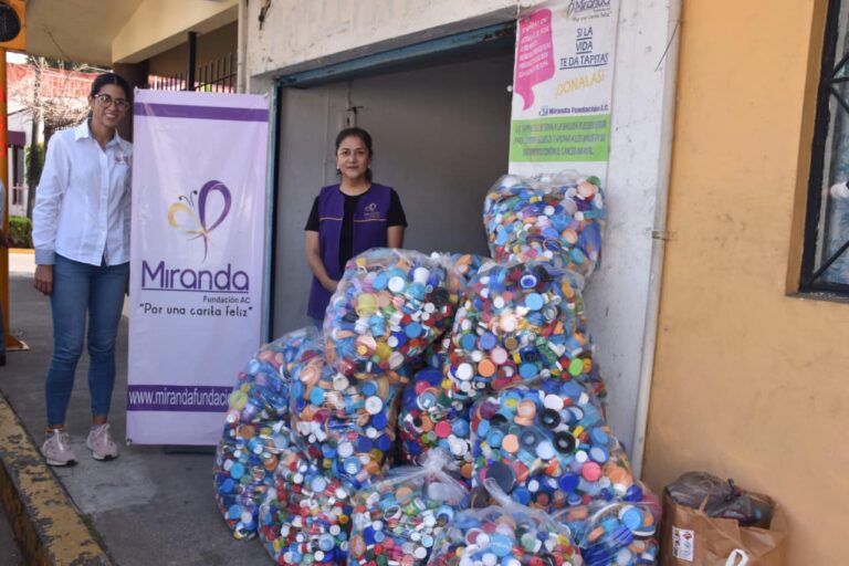 Entrega DIF Córdoba tapitas plásticas a Fundación Miranda a favor de niños con cáncer.