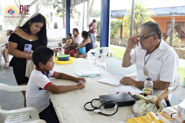 Atendiendo con Amor a la Familia.