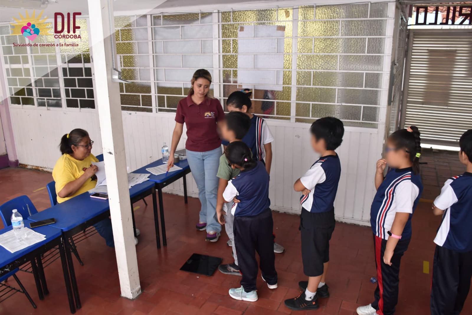 Aplica DIF la “Evaluación del Estado Nutricional” en primarias de la zona.