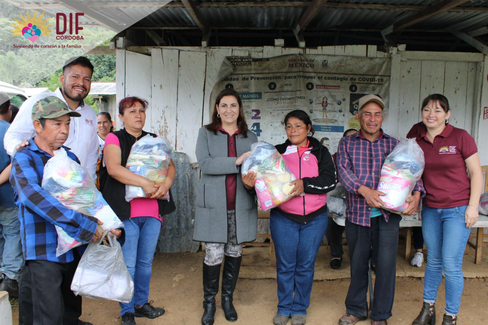 La Coordinación de Desarrollo Comunitario y Trabajo Social entregó despensas a personas en condiciones vulnerables en la comunidad de San Pedro y Anexas.