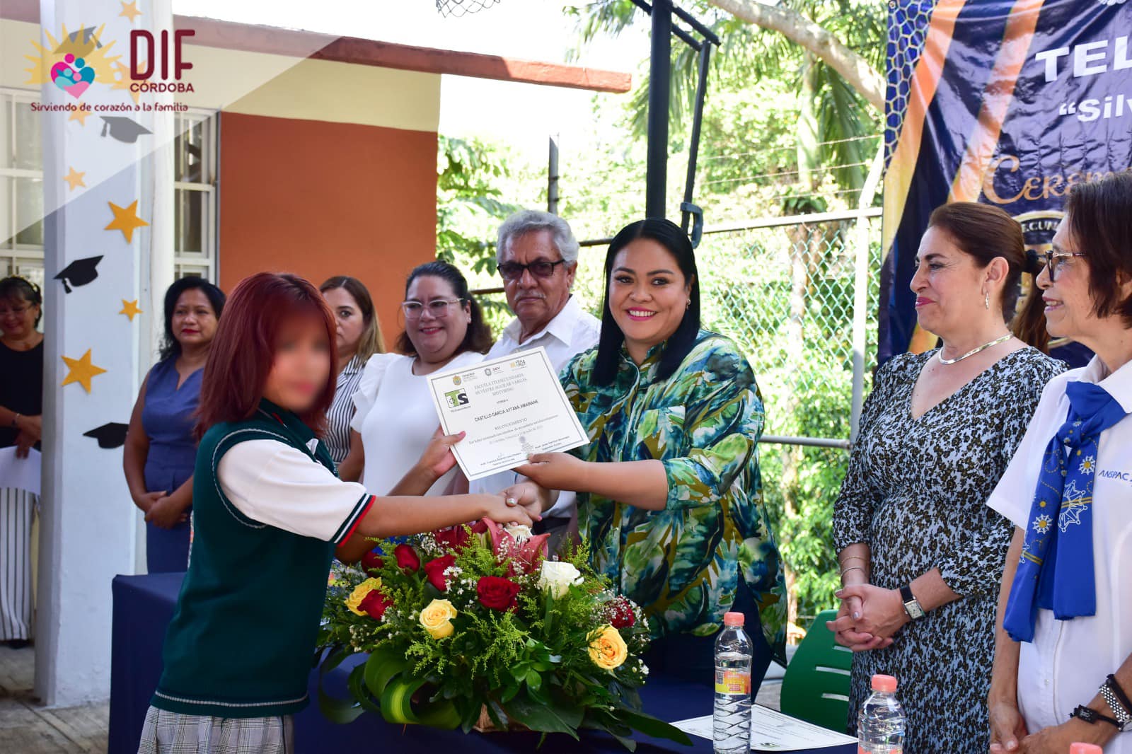 Esta mañana fuimos testigos de la graduación de los alumnos Tele Secundaria “Silvestre Aguilar Vargas”, en compañía de la Síndico única Vania López González.