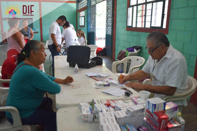 Brigada “Atendiendo con Amor a la familia” presente en comunidad 20 de noviembre.