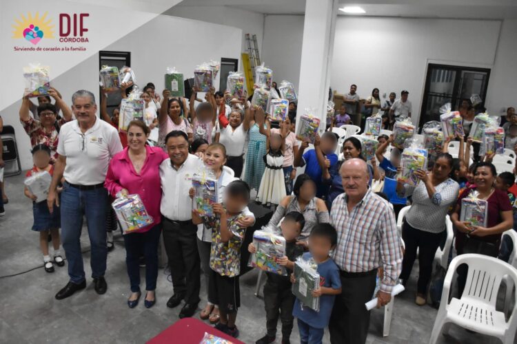 Realiza DIF Córdoba entrega de útiles escolares de la segunda campaña «Educando Con Amor”