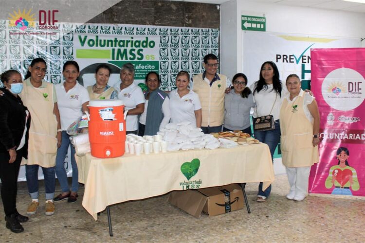 La coordinación de Voluntariado del DIF Municipal llevó 150 cenas a Hospital General #8 de Córdoba.