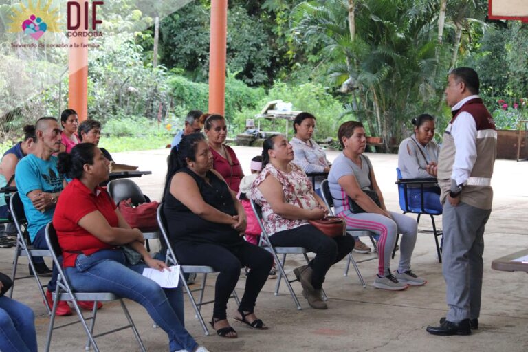 Brinda DAPRIA plática de prevención de adicciones.