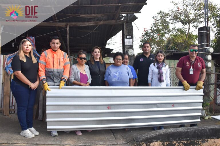 Se llevó a cabo entrega de láminas a familias tras fuerte surada.