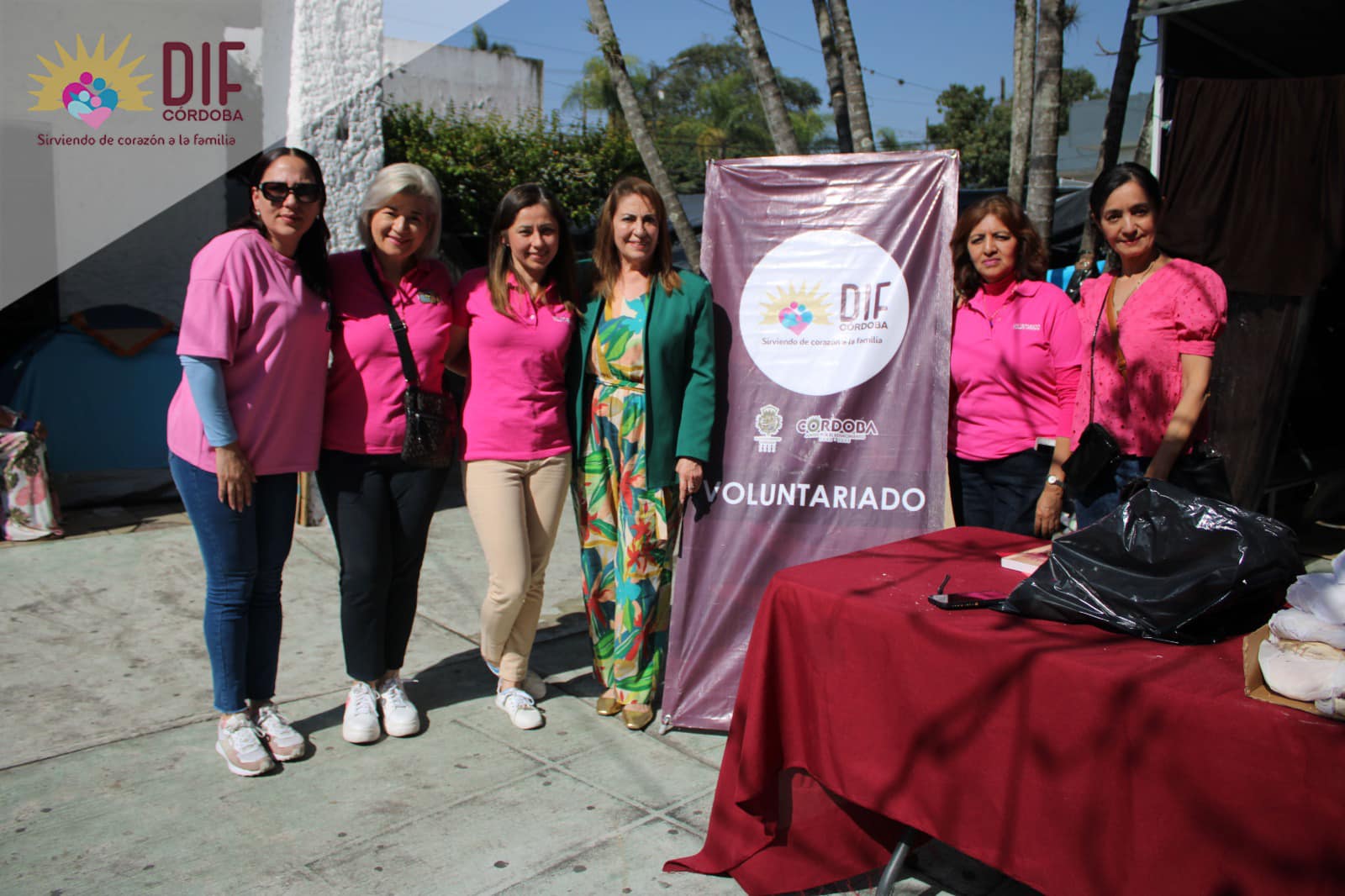 El grupo de Voluntarias de DIF Córdoba llevó comida y bebidas al Hospital Civil Yanga.