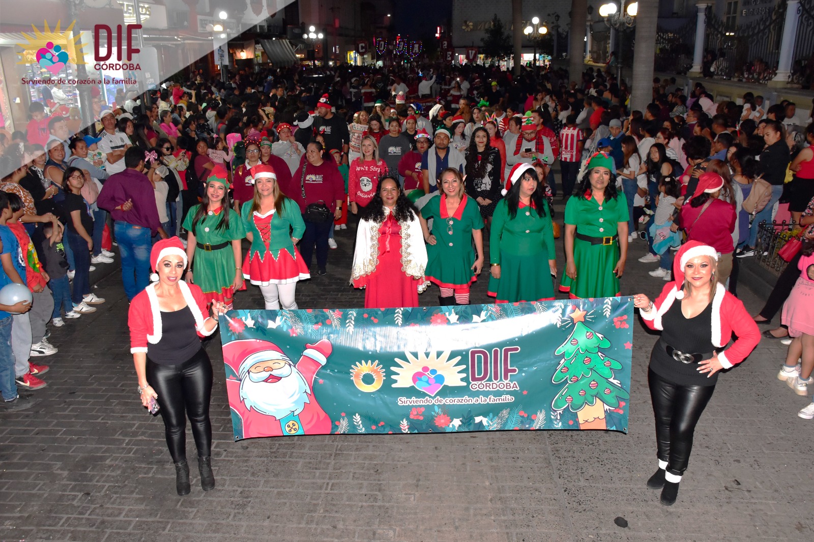 DIF Córdoba presente en el Desfile Navideño.