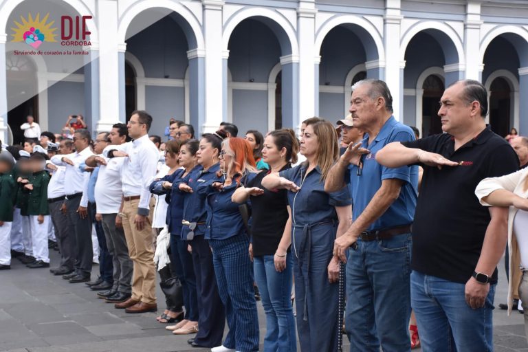 Estuvo presente personal de DIF Córdoba, en acto cívico, con motivo del Día del Ejército*