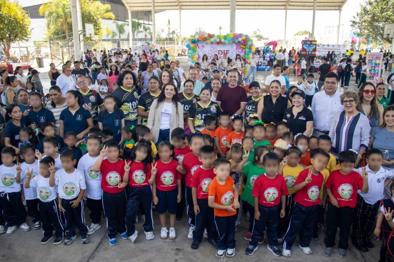 Aprenden jugando en la Feria de los Derechos de Niñas, Niños y Adolescentes de SMDIF y SIPINNA.