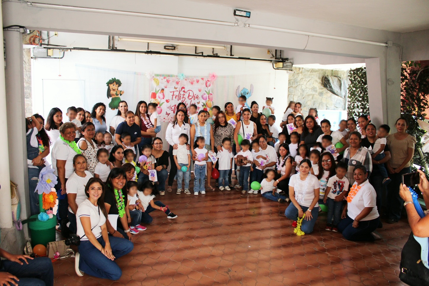 En el DIF Córdoba celebramos con mucho cariño a quienes con amor, dedicación y entrega llenan de luz la vida de sus hijos.las mamás de nuestros pequeños de los CAICs Mi Ilusión, Hormiguitas y Mundo Mágico.
